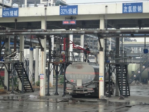 風從虎，雨從龍，大大來了雨迎接！興發牛，大壩壯，主席來了宜昌亮！